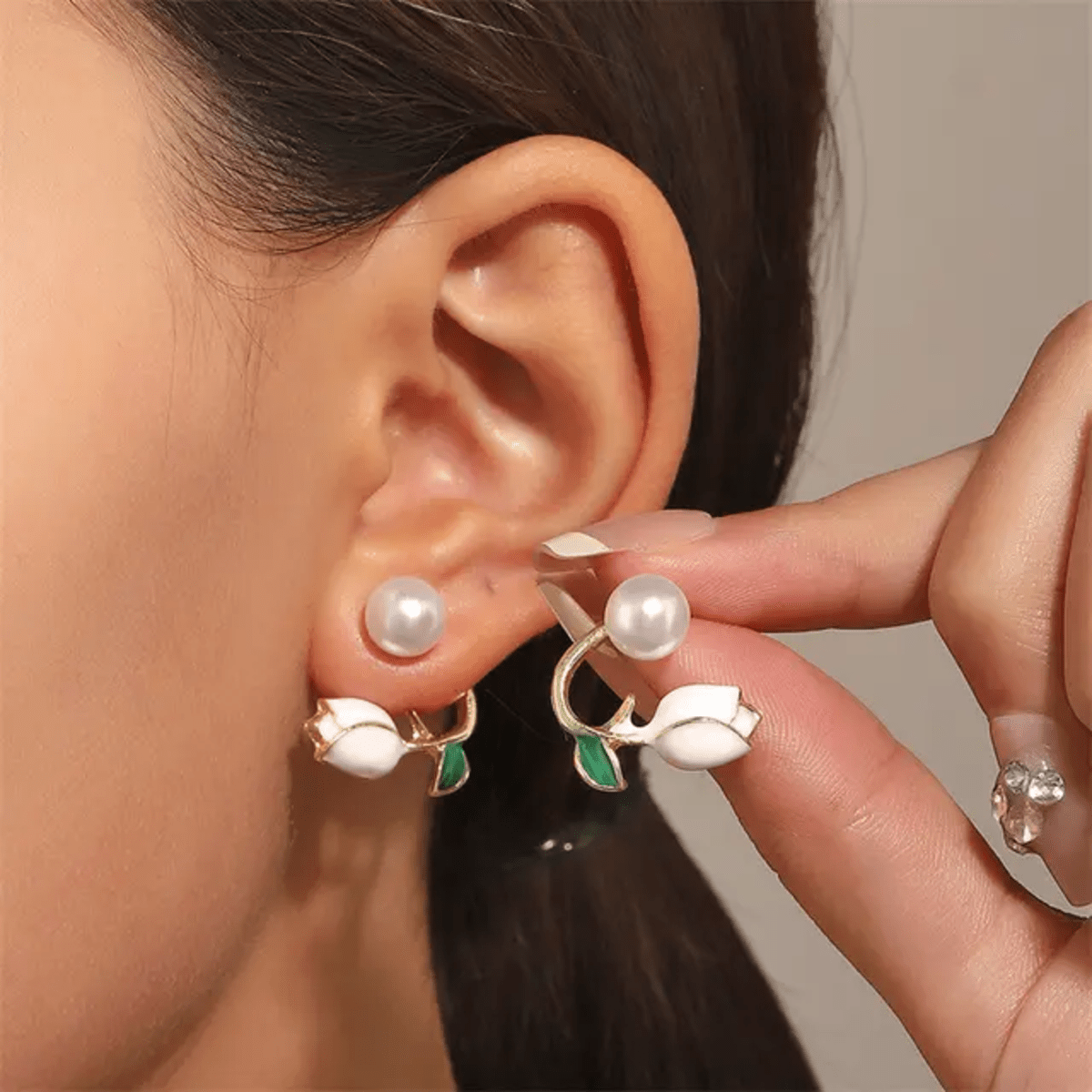 Korean Daisy Pearl Stud Earrings