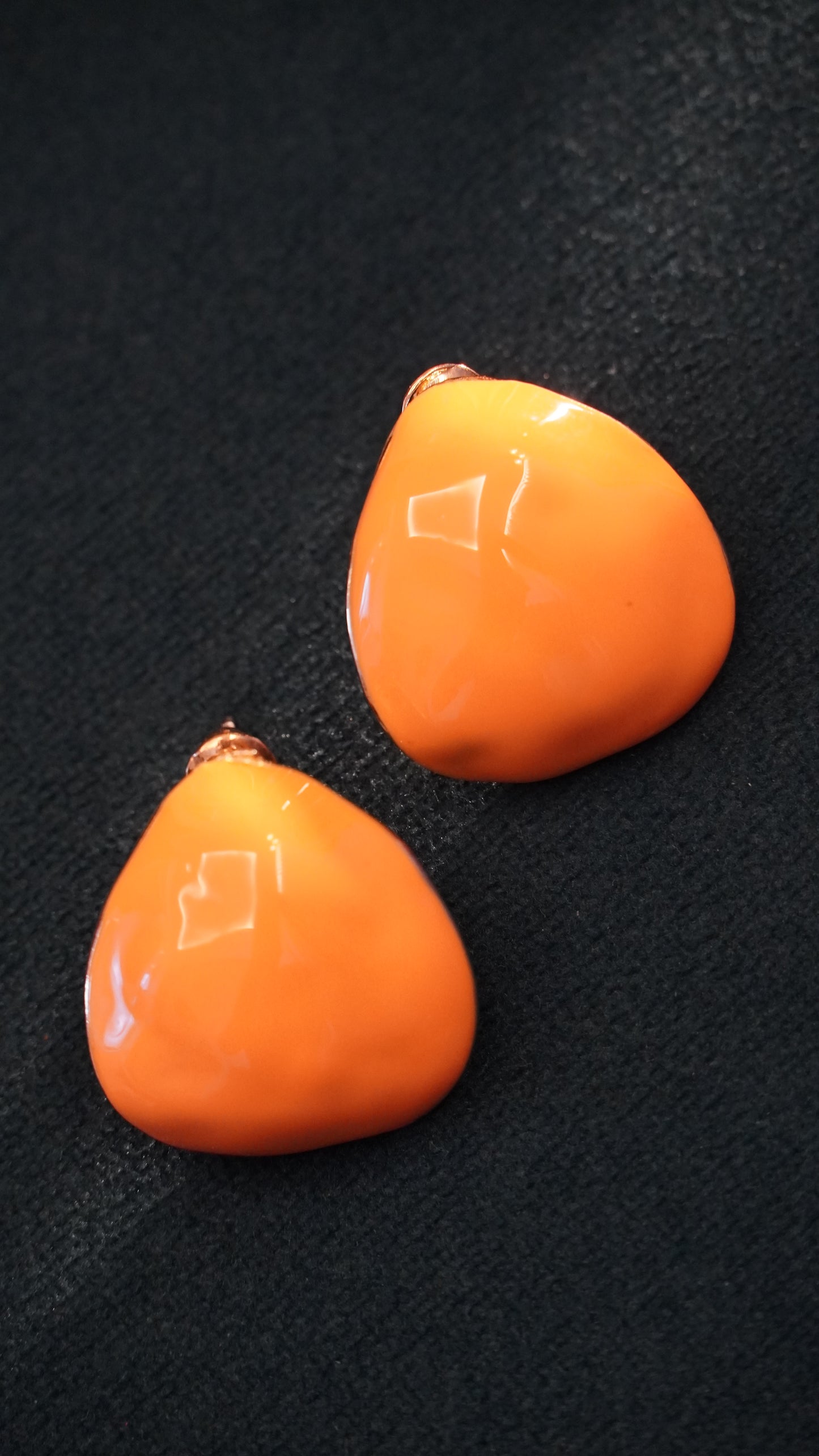 Colourful triangle shape stud
