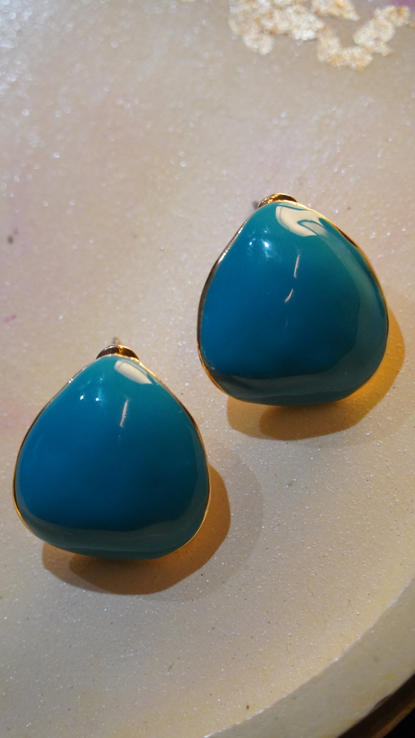 Colourful triangle shape stud