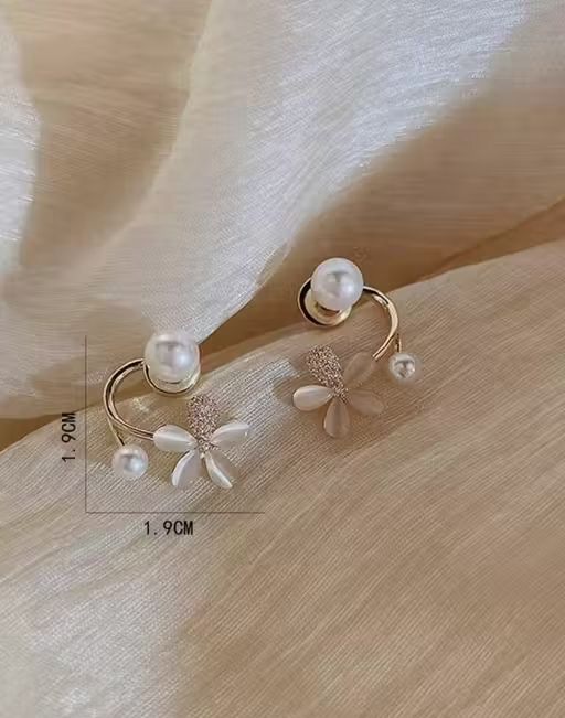 Korean Daisy Pearl Stud Earrings