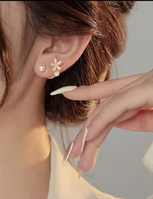 Korean Daisy Pearl Stud Earrings