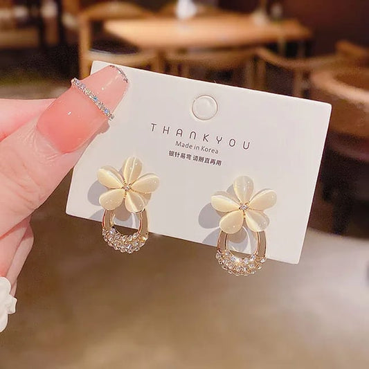 Korean Daisy Stud Earrings
