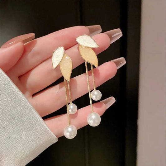 Danglers- Leaf Earrings