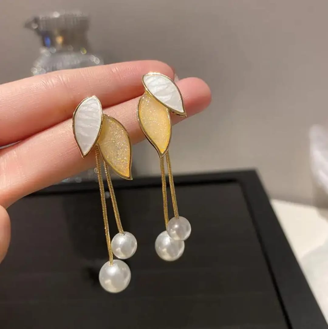 Danglers- Leaf Earrings