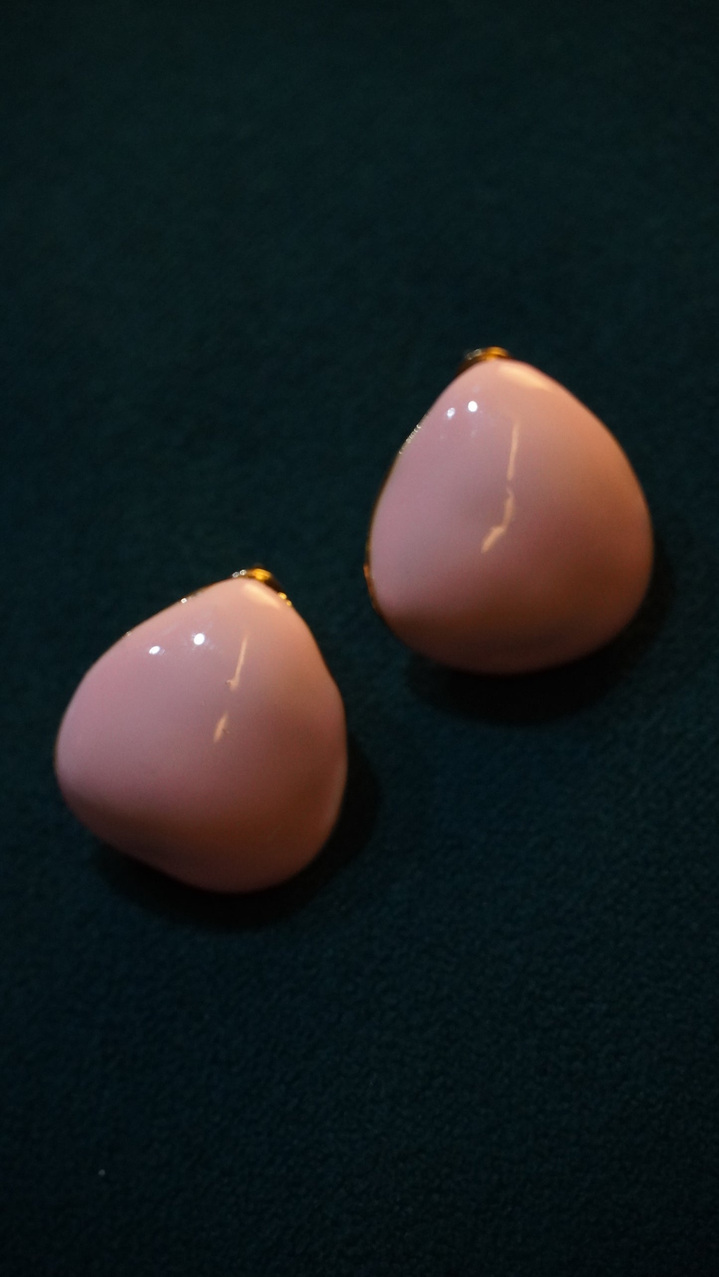 Colourful triangle shape stud