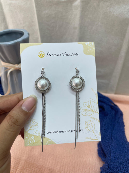 Danglers - Pearl earrings