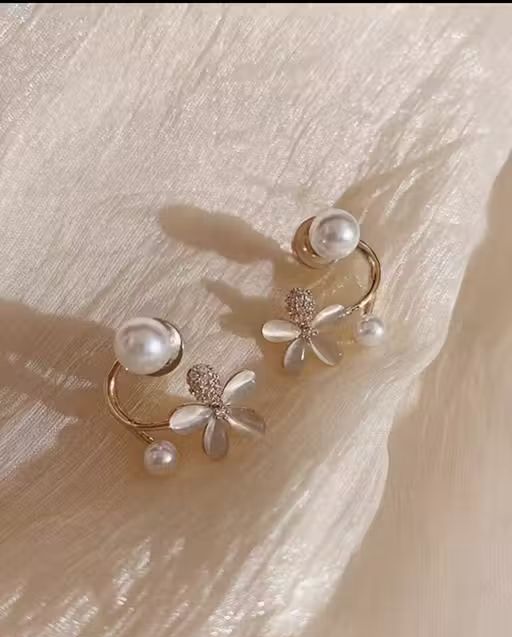 Korean Daisy Pearl Stud Earrings